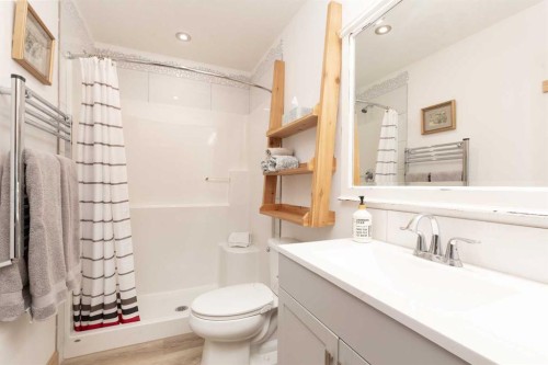 11333 20 Avenue, Blairmore, AB - Indoor Photo Showing Bathroom