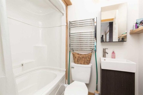 11333 20 Avenue, Blairmore, AB - Indoor Photo Showing Bathroom