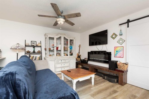 11333 20 Avenue, Blairmore, AB - Indoor Photo Showing Living Room