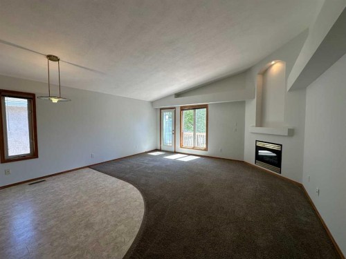252 Red Crow Boulevard West, Lethbridge, AB 