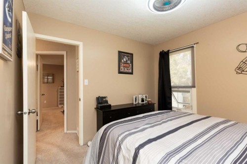 44 Lakhota Road West, Lethbridge, AB - Indoor Photo Showing Bedroom