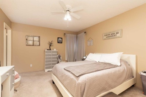 44 Lakhota Road West, Lethbridge, AB - Indoor Photo Showing Bedroom