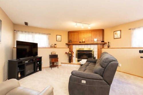 44 Lakhota Road West, Lethbridge, AB - Indoor Photo Showing Living Room With Fireplace