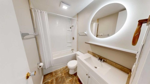 10-115 Lafayette Boulevard West, Lethbridge, AB - Indoor Photo Showing Bathroom