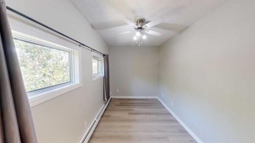 311-401 Columbia Boulevard West, Lethbridge, AB - Indoor Photo Showing Other Room
