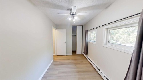 311-401 Columbia Boulevard West, Lethbridge, AB - Indoor Photo Showing Other Room