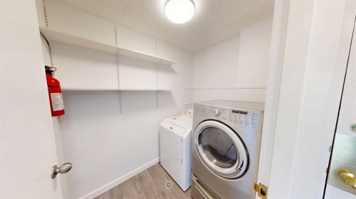 311-401 Columbia Boulevard West, Lethbridge, AB - Indoor Photo Showing Laundry Room