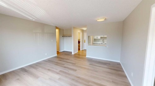 311-401 Columbia Boulevard West, Lethbridge, AB - Indoor Photo Showing Other Room