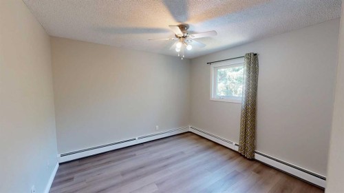 311-401 Columbia Boulevard West, Lethbridge, AB - Indoor Photo Showing Other Room