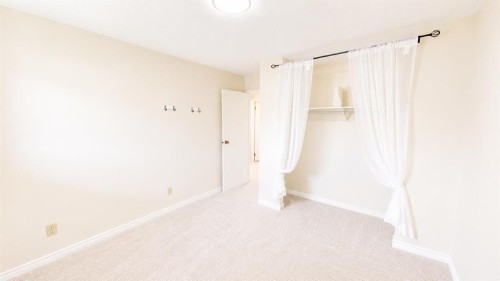 107-405 Columbia Boulevard West, Lethbridge, AB - Indoor Photo Showing Other Room
