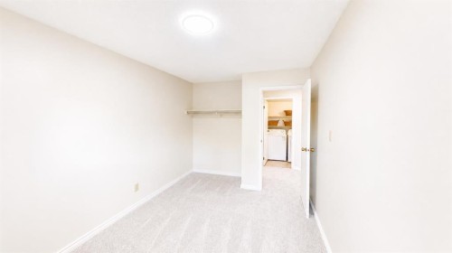 107-405 Columbia Boulevard West, Lethbridge, AB - Indoor Photo Showing Other Room