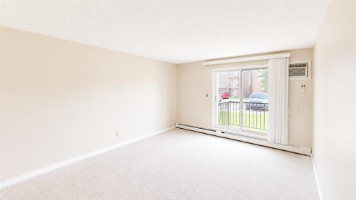 107-405 Columbia Boulevard West, Lethbridge, AB - Indoor Photo Showing Other Room