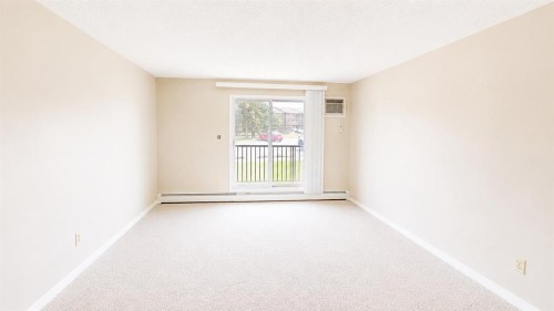 107-405 Columbia Boulevard West, Lethbridge, AB - Indoor Photo Showing Other Room