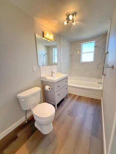 129 5 Avenue, Champion, AB - Indoor Photo Showing Bathroom