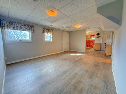 129 5 Avenue, Champion, AB - Indoor