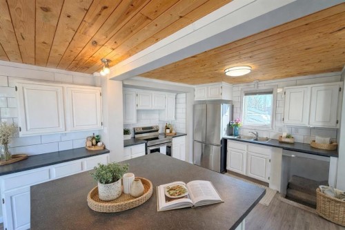 129 5 Avenue, Champion, AB - Indoor Photo Showing Kitchen With Double Sink