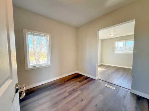 129 5 Avenue, Champion, AB - Indoor Photo Showing Other Room