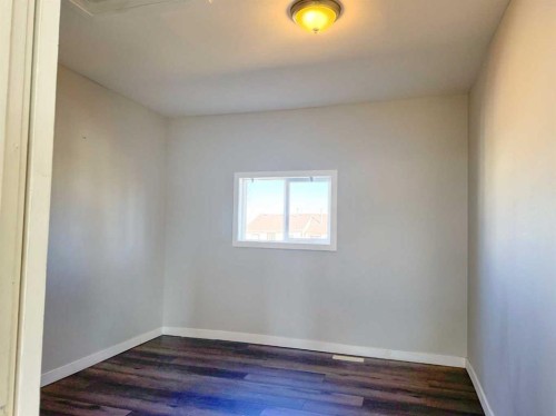 129 5 Avenue, Champion, AB - Indoor Photo Showing Other Room