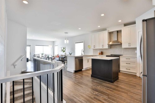 761 Atlantic Cove West, Lethbridge, AB - Indoor Photo Showing Kitchen With Upgraded Kitchen