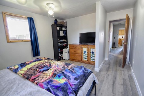 4810 57 Ave, Taber, AB - Indoor Photo Showing Bedroom