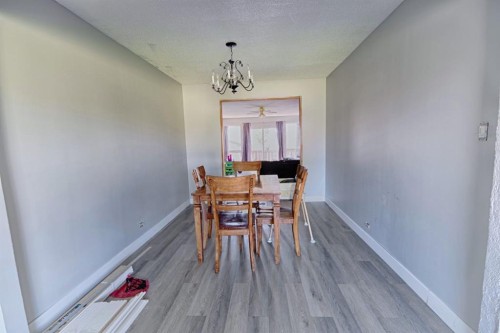 4810 57 Ave, Taber, AB - Indoor Photo Showing Dining Room