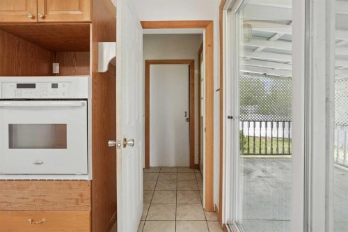 736 2 Street West, Cardston, AB - Indoor