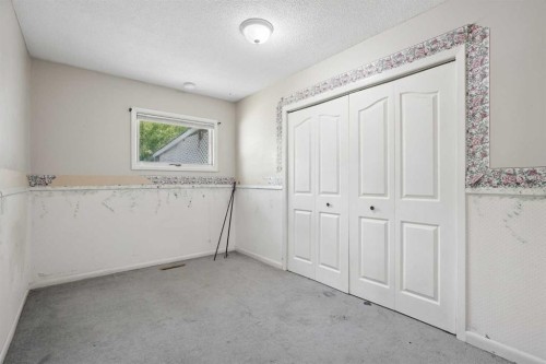 736 2 Street West, Cardston, AB - Indoor