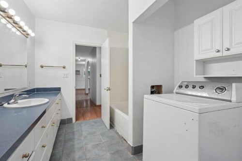 736 2 Street West, Cardston, AB - Indoor