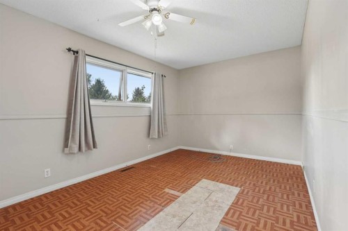 736 2 Street West, Cardston, AB - Indoor Photo Showing Other Room