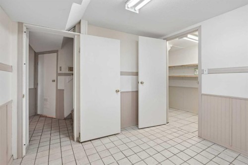 736 2 Street West, Cardston, AB - Indoor