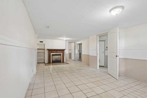 736 2 Street West, Cardston, AB - Indoor Photo Showing Other Room