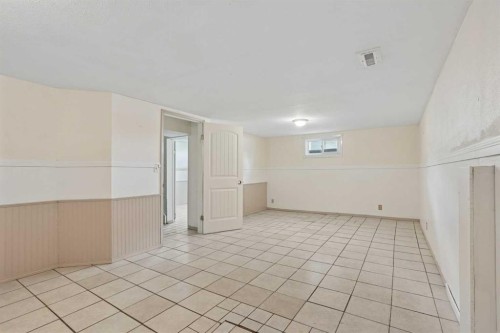 736 2 Street West, Cardston, AB - Indoor Photo Showing Other Room