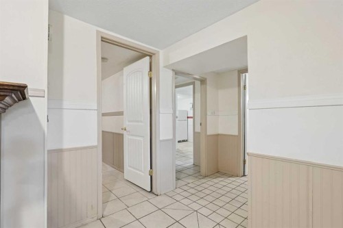 736 2 Street West, Cardston, AB - Indoor