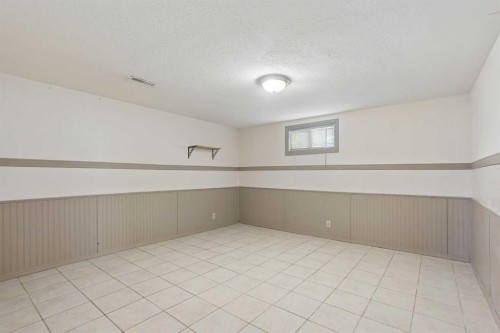 736 2 Street West, Cardston, AB - Indoor