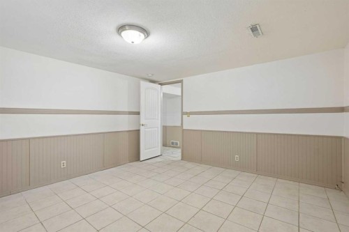 736 2 Street West, Cardston, AB - Indoor Photo Showing Other Room