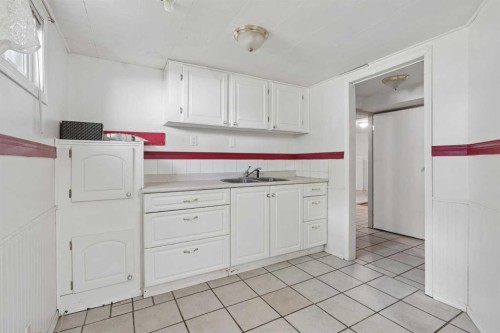 736 2 Street West, Cardston, AB - Indoor