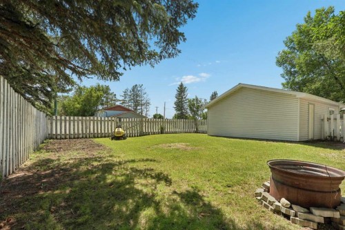 736 2 Street West, Cardston, AB - Outdoor