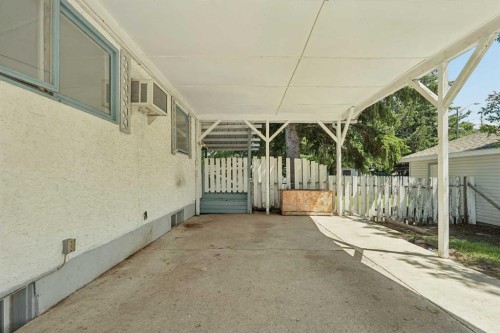736 2 Street West, Cardston, AB - 