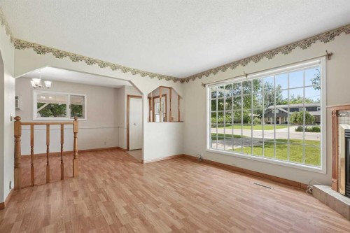 736 2 Street West, Cardston, AB - Indoor Photo Showing Other Room