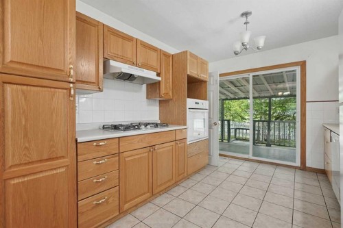 736 2 Street West, Cardston, AB - Indoor Photo Showing Kitchen
