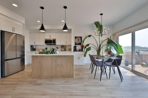 538 Malahat Green West, Lethbridge, AB - Indoor Photo Showing Kitchen With Upgraded Kitchen