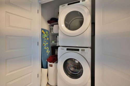538 Malahat Green West, Lethbridge, AB - Indoor Photo Showing Laundry Room