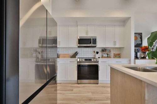 538 Malahat Green West, Lethbridge, AB - Indoor Photo Showing Kitchen With Double Sink