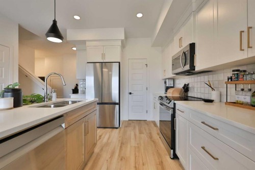 538 Malahat Green West, Lethbridge, AB - Indoor Photo Showing Kitchen With Double Sink With Upgraded Kitchen