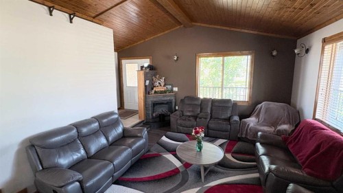 253 Westview Crescent, Bow Island, AB 