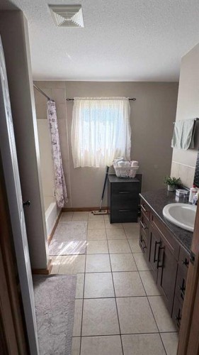 253 Westview Crescent, Bow Island, AB 