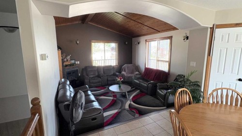 253 Westview Crescent, Bow Island, AB 