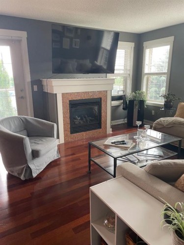 320-2233 34 Avenue Sw, Calgary, AB - Indoor Photo Showing Living Room With Fireplace