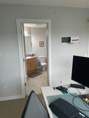 320-2233 34 Avenue Sw, Calgary, AB - Indoor
