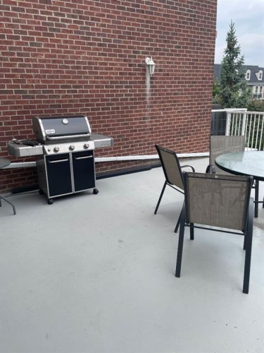 320-2233 34 Avenue Sw, Calgary, AB - Outdoor With Exterior